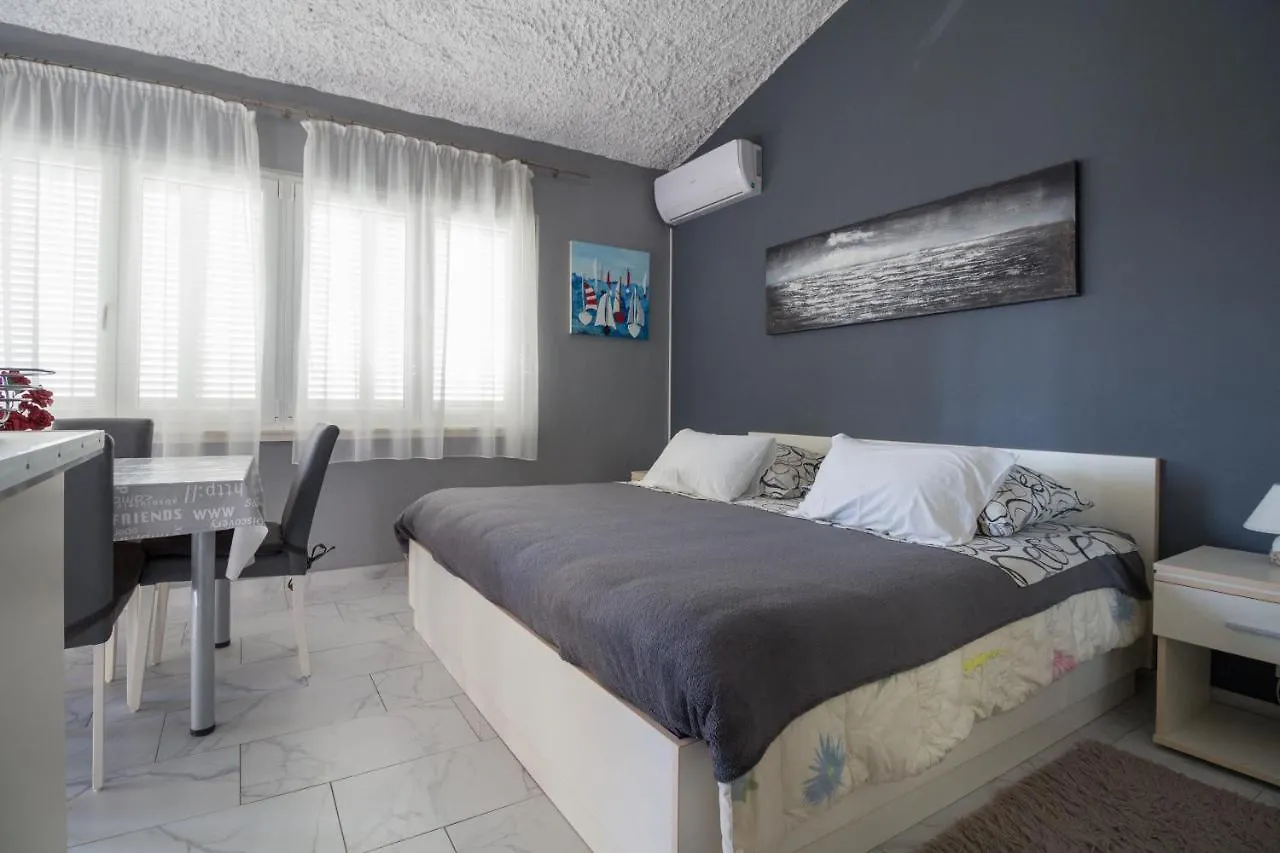 Apartment Holiday House Zaton Nin